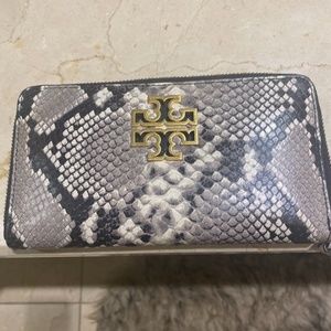 Tory burch wallet